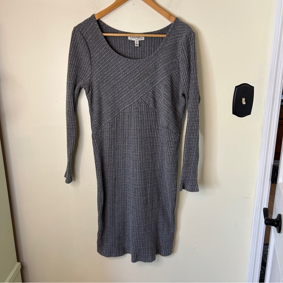 Jessica Simpson Maternity Grey Long Sleeve Ribbed Knit Dress Size XL - Picture 2 of 7